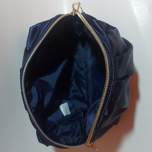 Clé de Peau Beauté cosmetic pouch - Picture 3 of 5